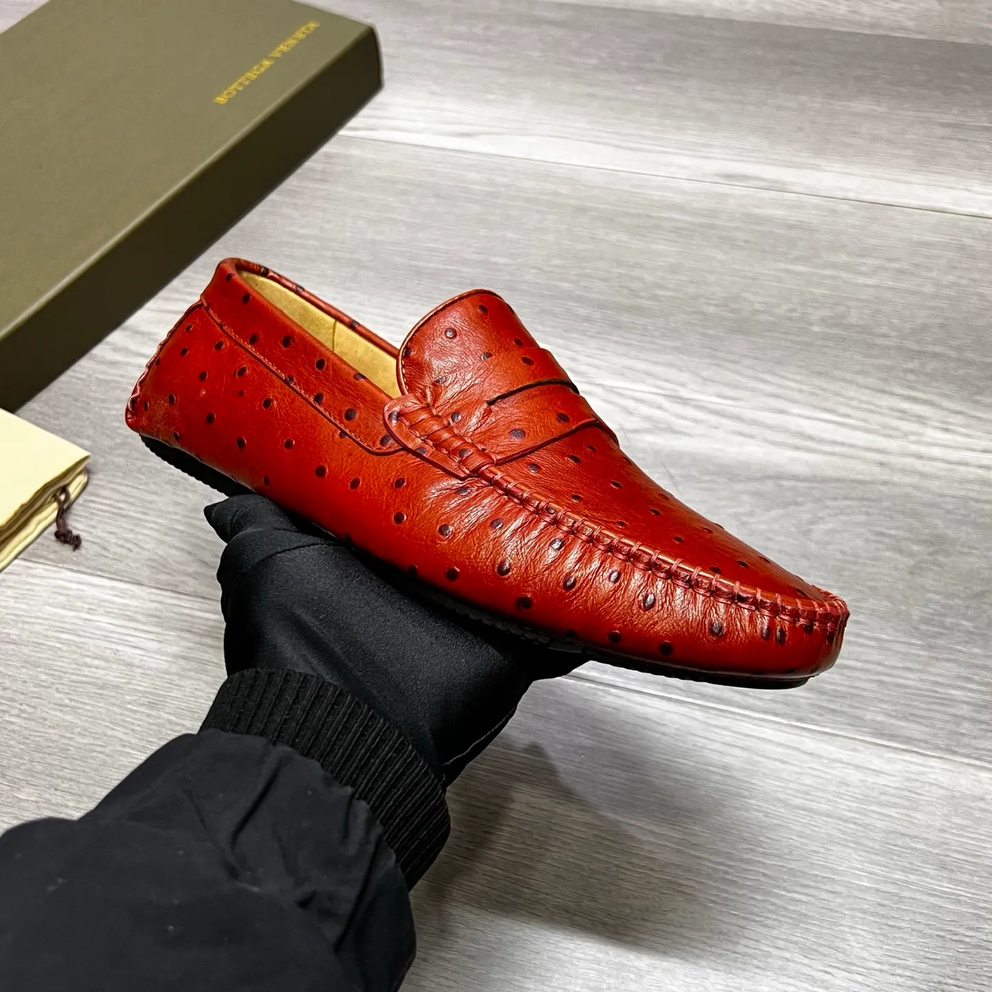 Factory price 458 new model BV〰️Handmade classic men's beanie shoes👉👉driving shoes, slip-on shoes, made of Italian imported cowhide, 💕water-dyed cowhide lining, 🔊original outsole, waterproof platform design, comfortable for the feet. A good choice for traveling and driving, two colors available, code number: 38-44, (45 can be customized)